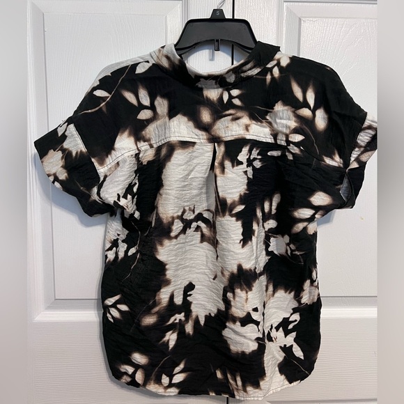 Simply Vera Vera Wang short sleeve shirt. Size S - Picture 3 of 5